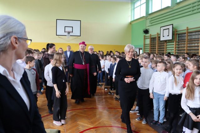 b_1024_768_0_00_images_2022_2023_Wydarzenia_biskup_330163875_1348749032573926_5231491883356863730_n